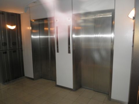 EVホール、1階