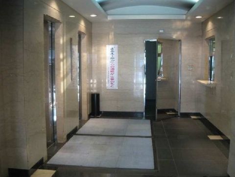 1F、エントランス内