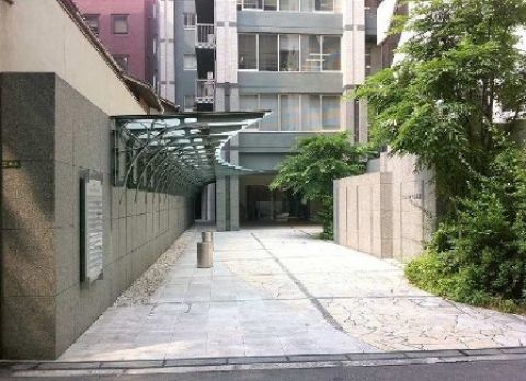 1階、外観エントランス