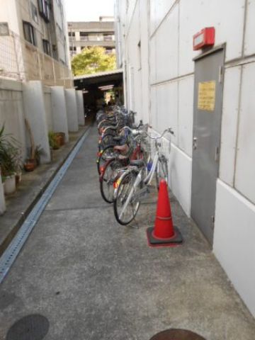 1階、駐輪場