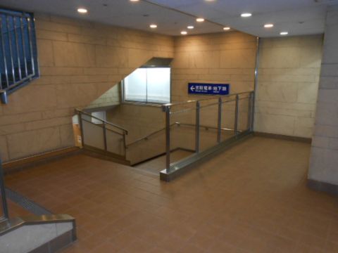 B1、駅 直結