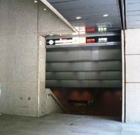 御堂筋線本町駅3番出入口、直結