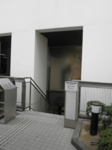 地下1階、直接階段