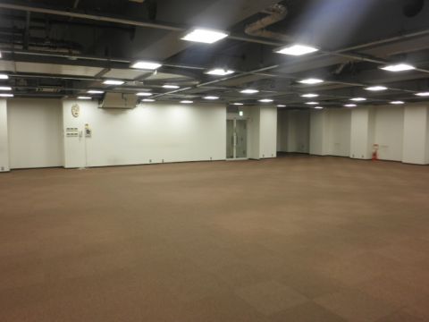 地下1階、室内
