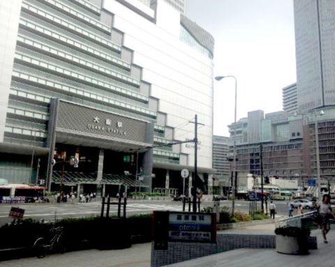 1階、ビル~大阪駅