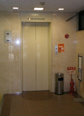 1階、EVホール