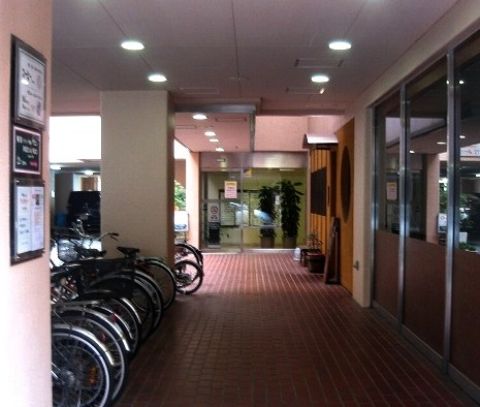 エントランス前