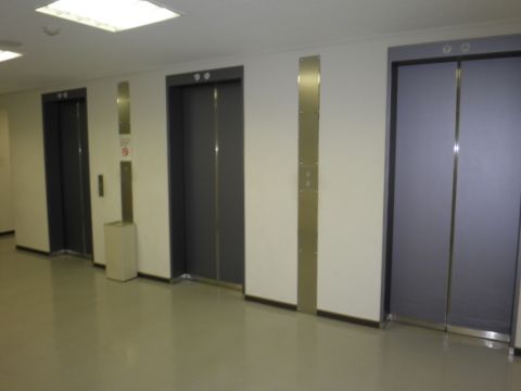 各階、EVホール