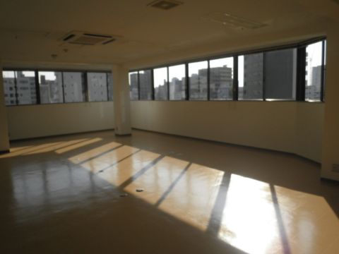 室内、3階B号室