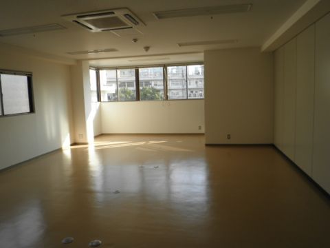 室内、3階A号室