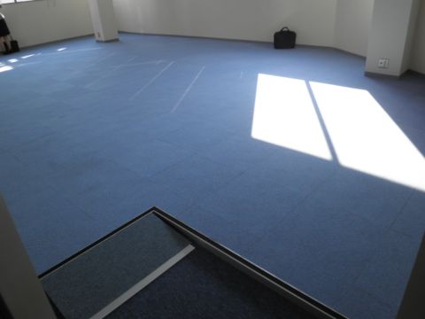 室内、4階
