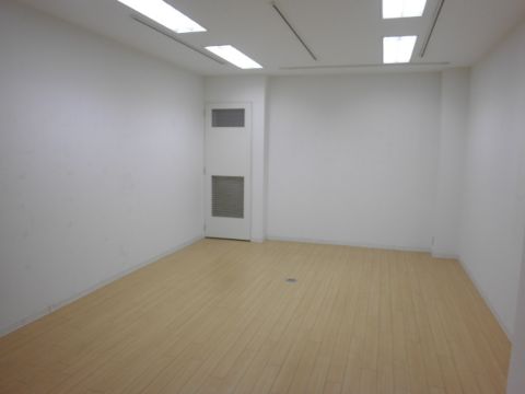 室内、301号室