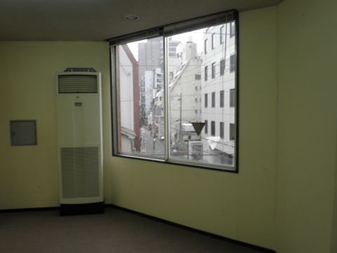 室内、303号室