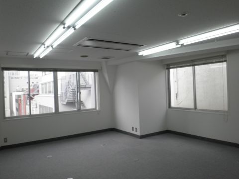室内、11階