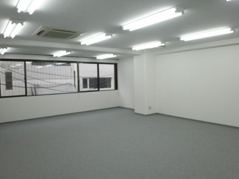 室内、301