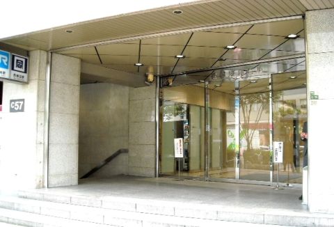 1F玄関&駅、直結