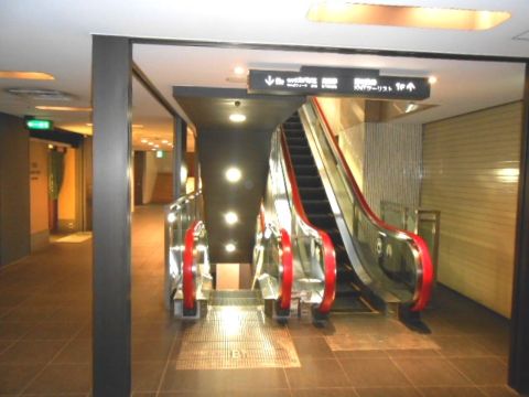 地下エスカレーター