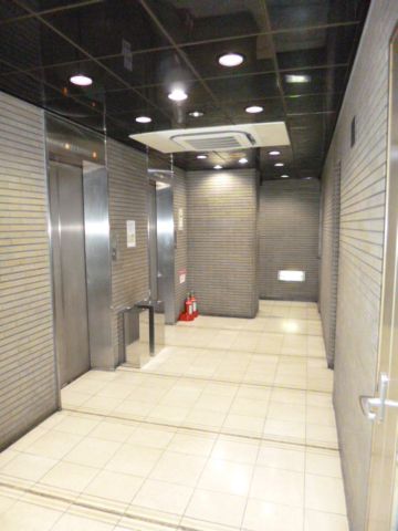 1階、EVホール