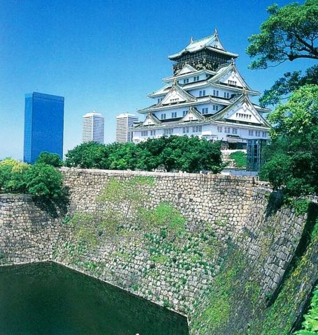 北向き窓から大阪城が一望できます。