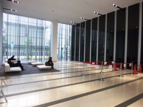 1階、エントランス内