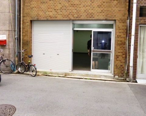 1階、路面 玄関