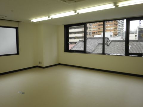 室内、301