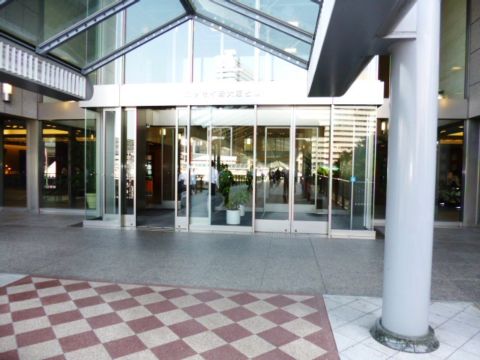 駅直結、2階玄関