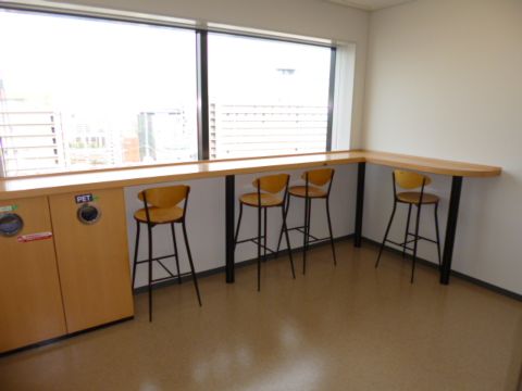 各階、リフレッシュルーム