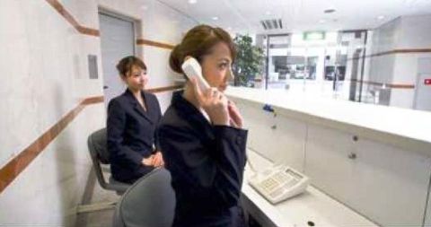 フロント・スタッフ