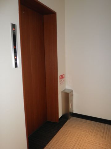 各階、EVホール