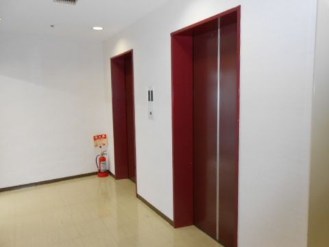 各階、エレベーター