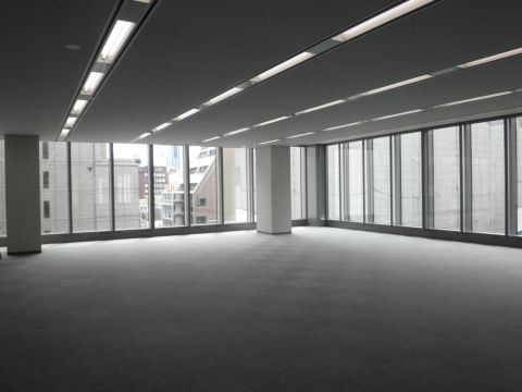 室内、4階