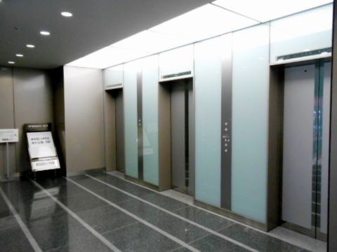 1階、EVホール