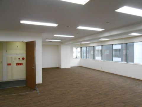 貸室内