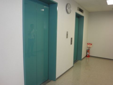 各階、EVホール