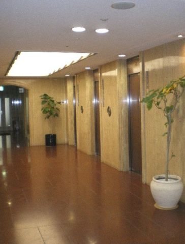 1階、EVホール