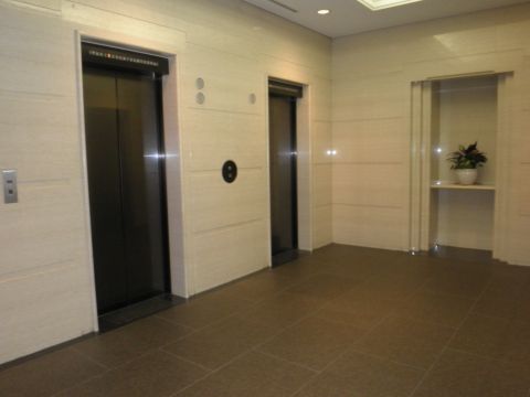EVホール、1階