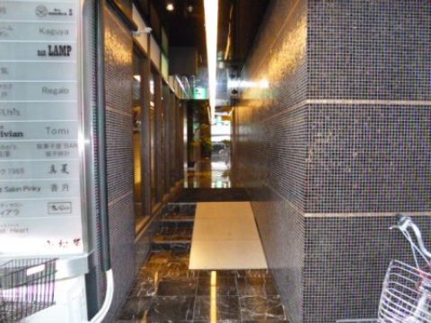 南側、エントランス