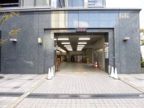 駐車場、北側出入口