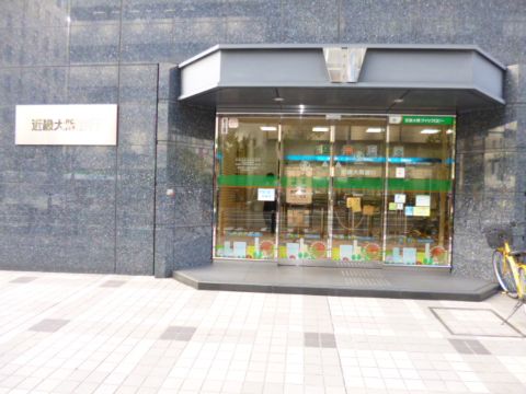 1階、玄関、西側に銀行