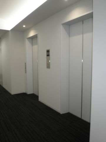 各階、EVホール