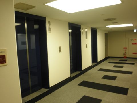 各階、EVホール