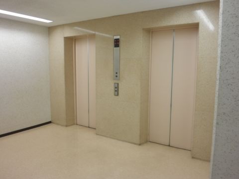 各階、EVホール