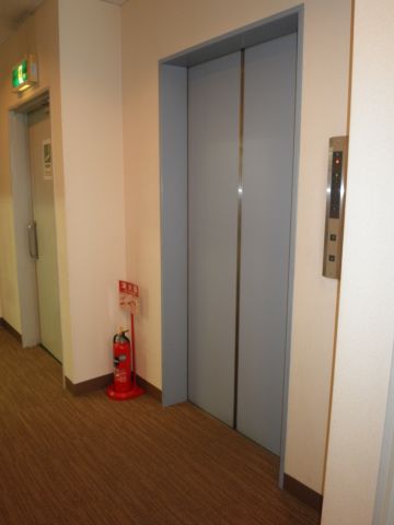 各階、EVホール