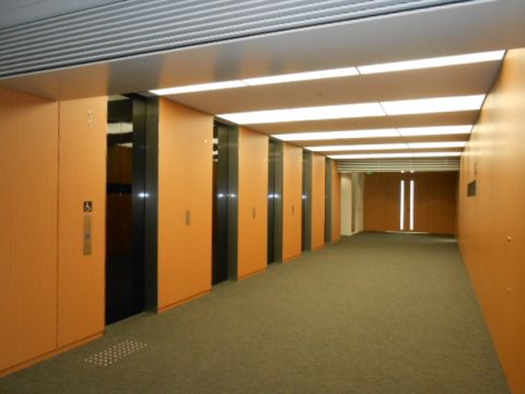 各階、EVホール