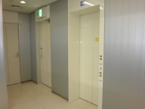 各階、EVホール