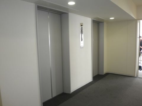 各階、EVホール