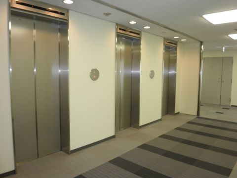 各階、EVホール