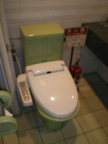 1階、専用シャワートイレ