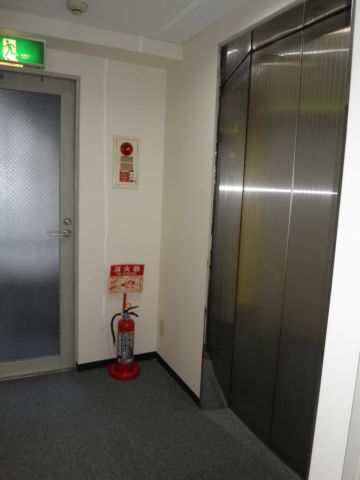 各階、EVホール